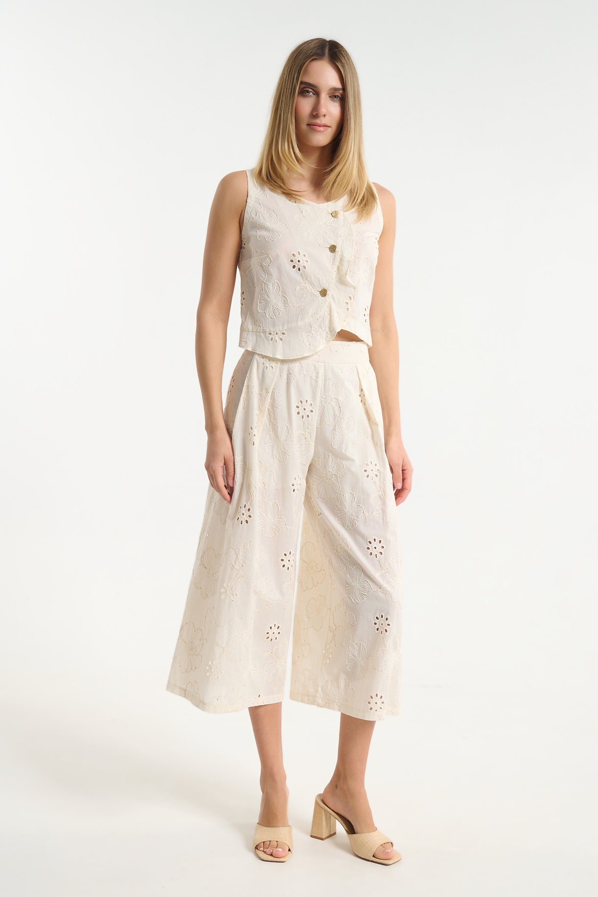 Broderie Vest